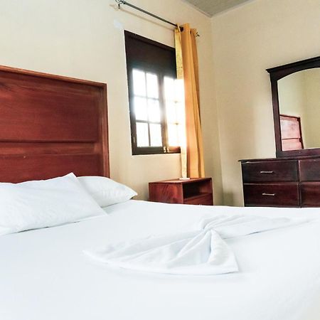 מויוגאלפה Hostal Eden מראה חיצוני תמונה
