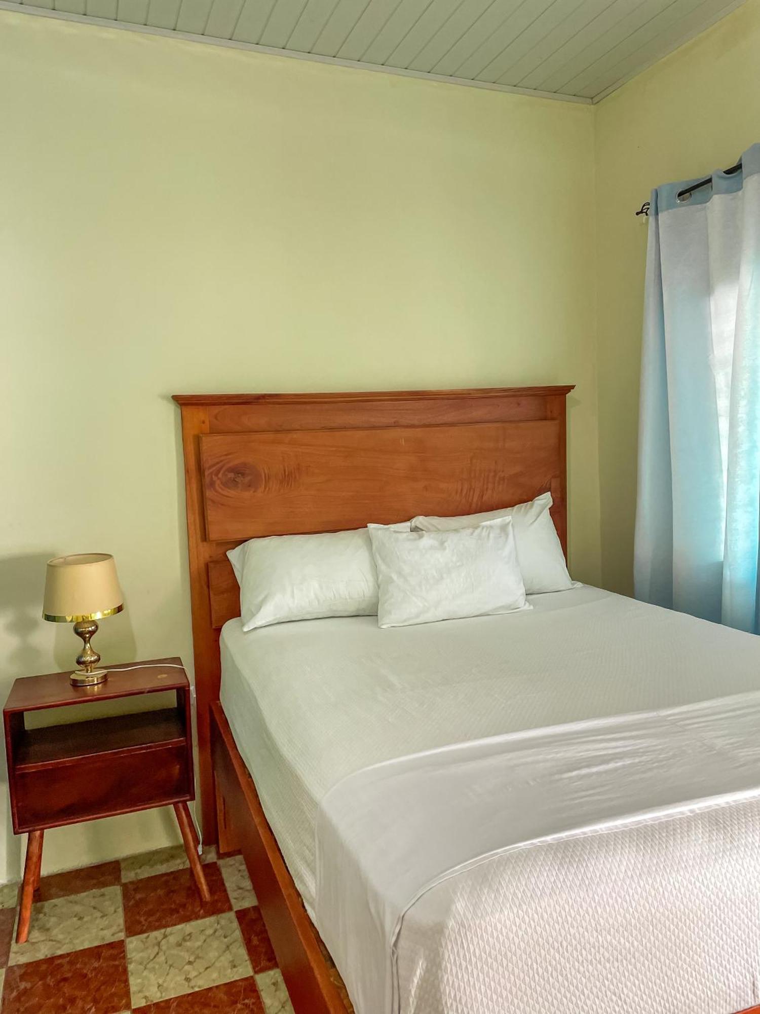 מויוגאלפה Hostal Eden מראה חיצוני תמונה