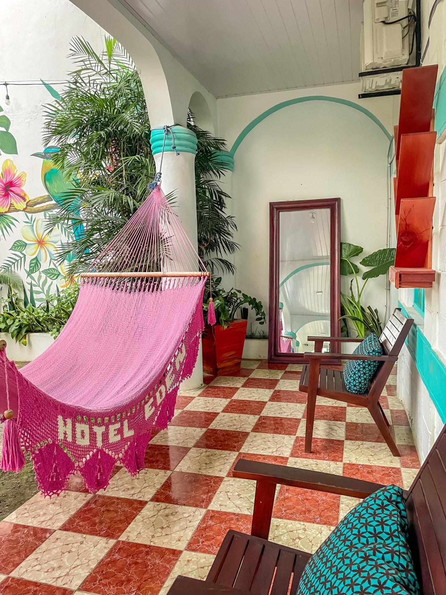 מויוגאלפה Hostal Eden מראה חיצוני תמונה
