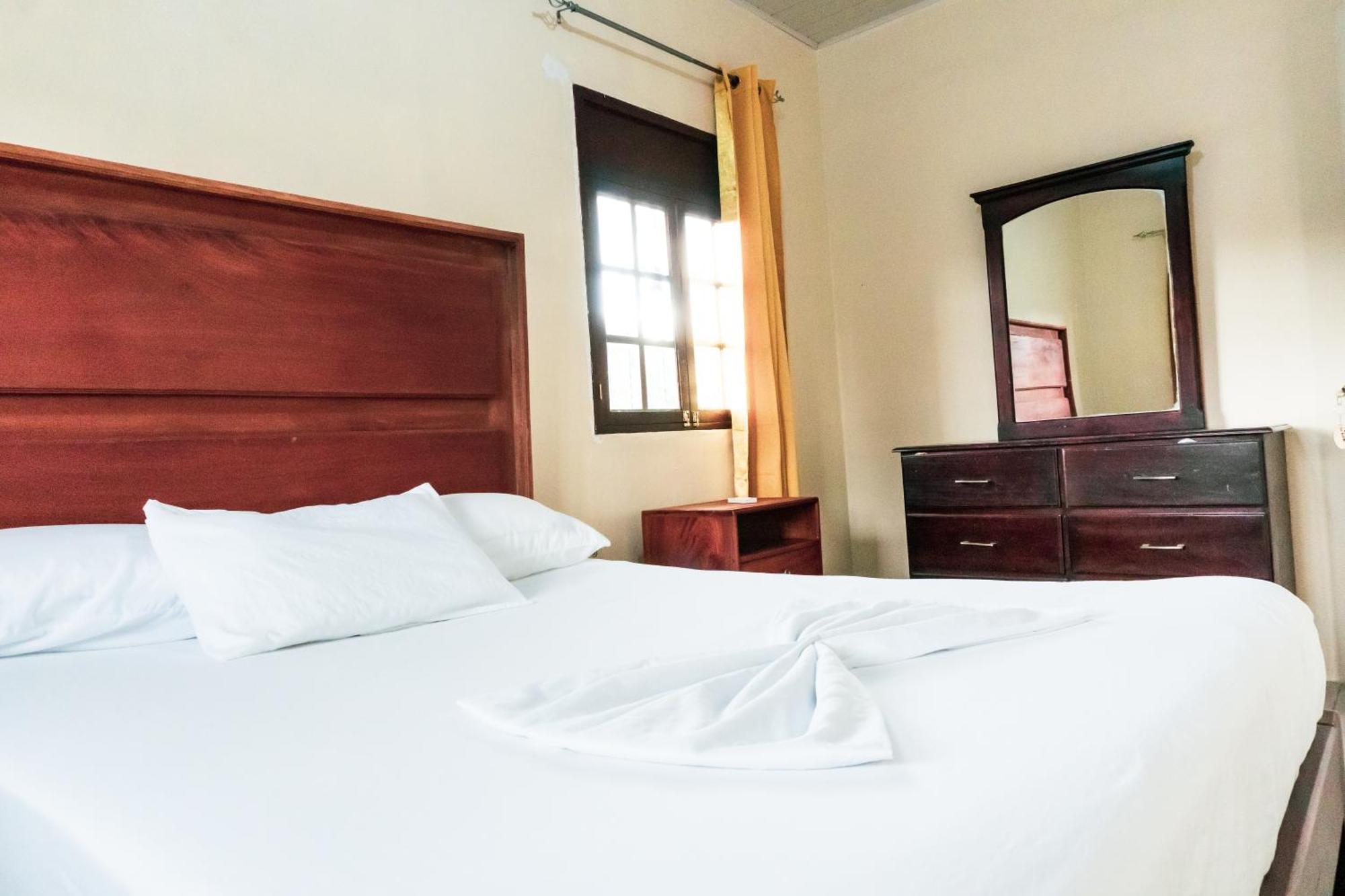 מויוגאלפה Hostal Eden מראה חיצוני תמונה