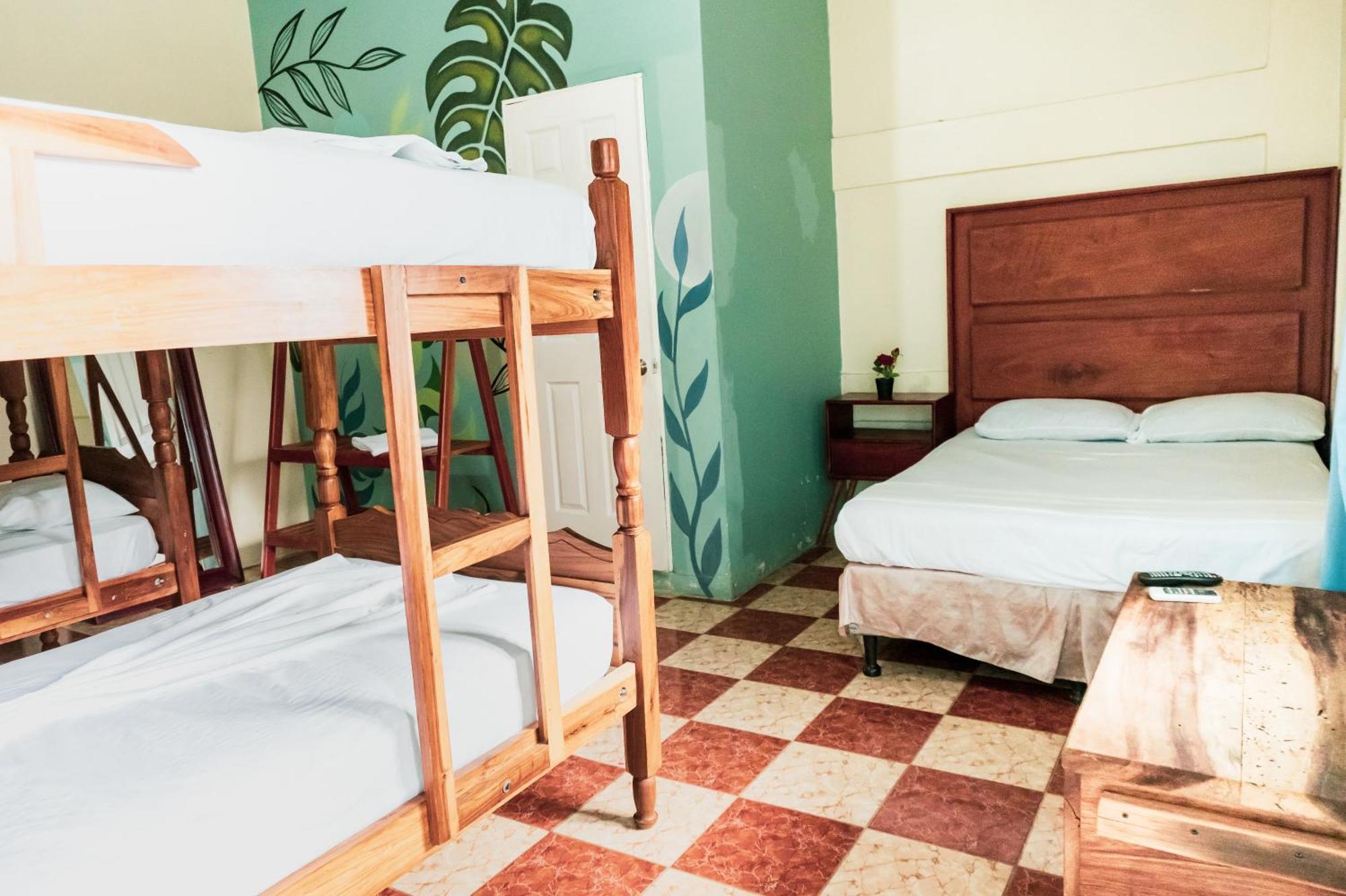 מויוגאלפה Hostal Eden מראה חיצוני תמונה