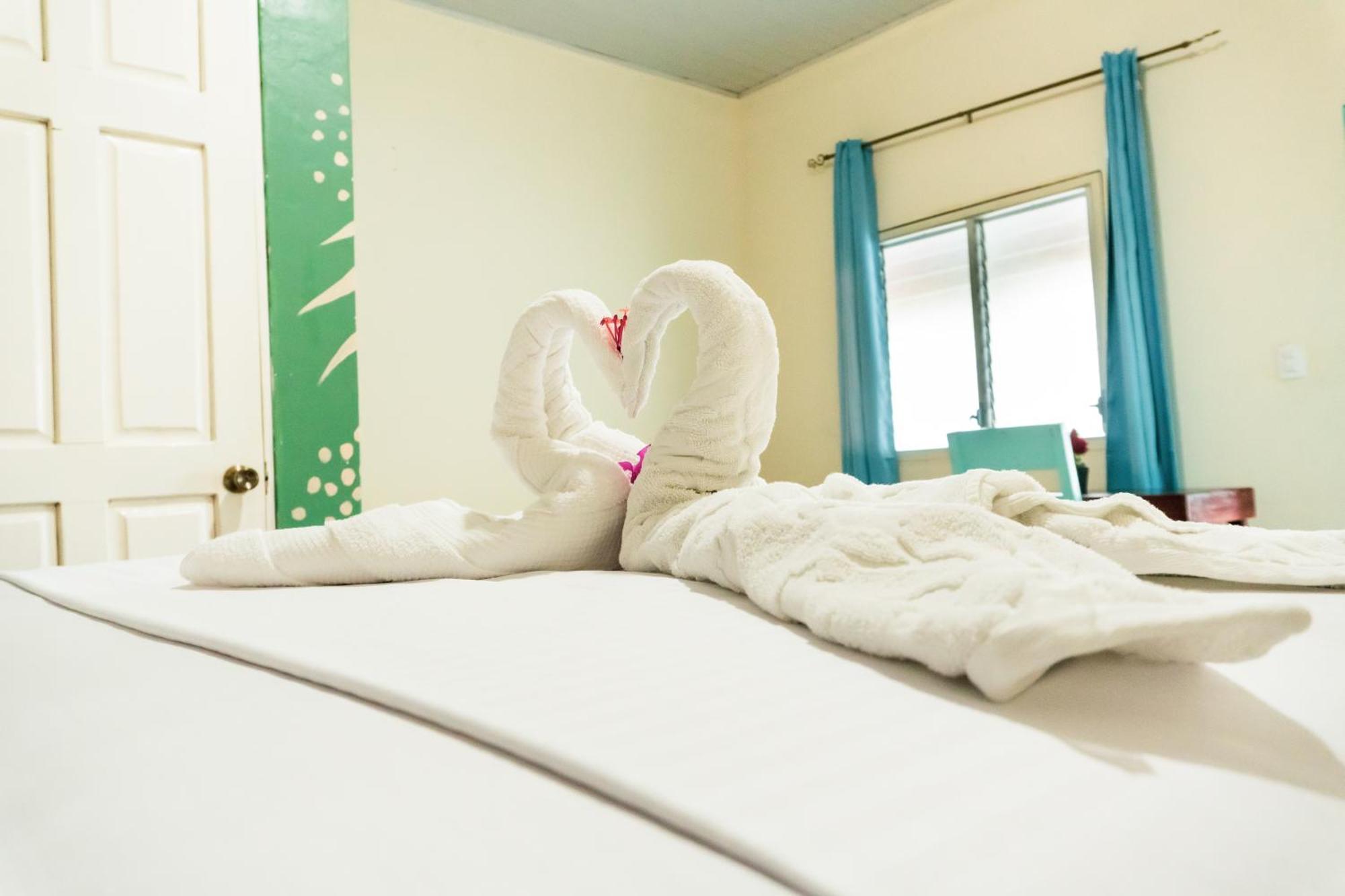 מויוגאלפה Hostal Eden מראה חיצוני תמונה