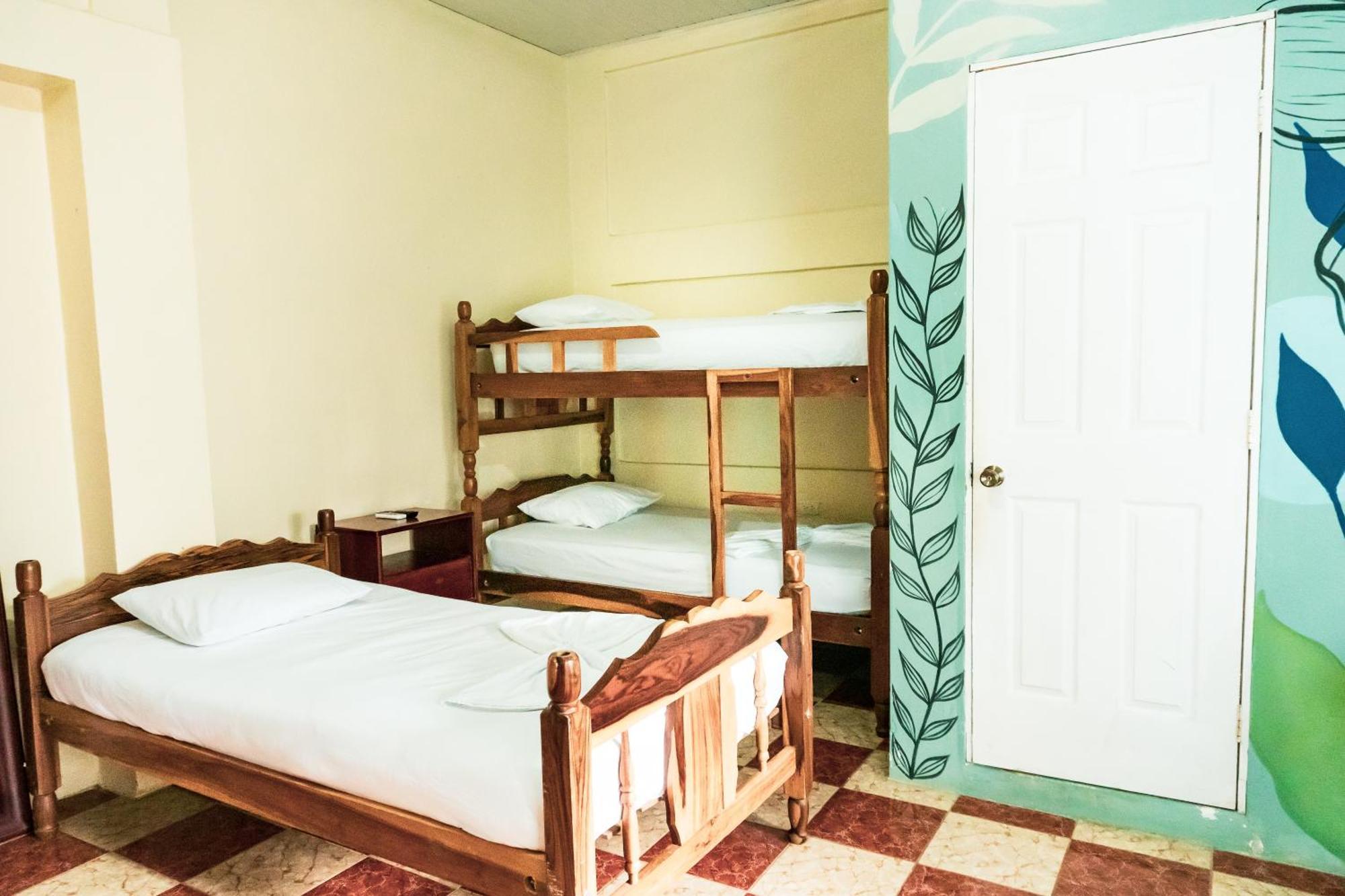 מויוגאלפה Hostal Eden מראה חיצוני תמונה