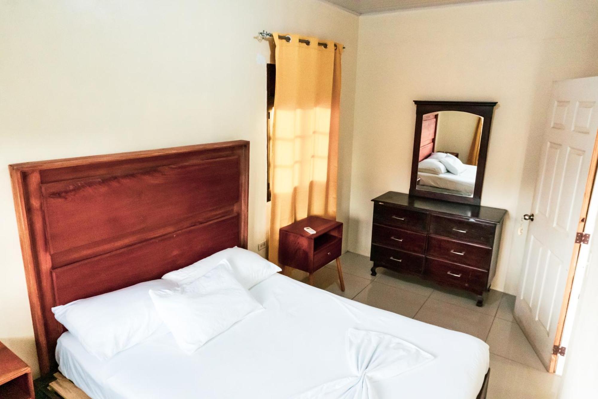 מויוגאלפה Hostal Eden מראה חיצוני תמונה