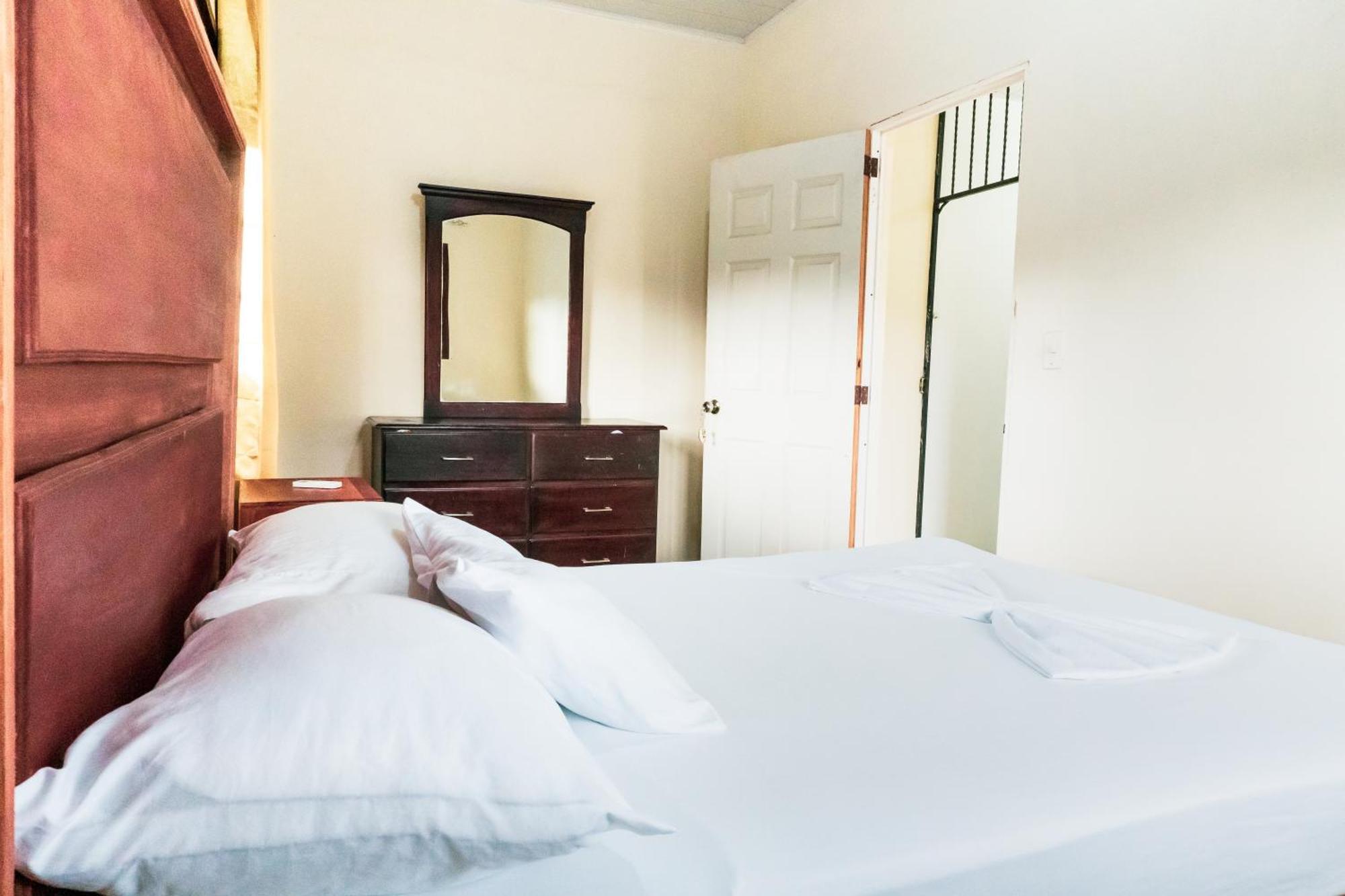 מויוגאלפה Hostal Eden מראה חיצוני תמונה