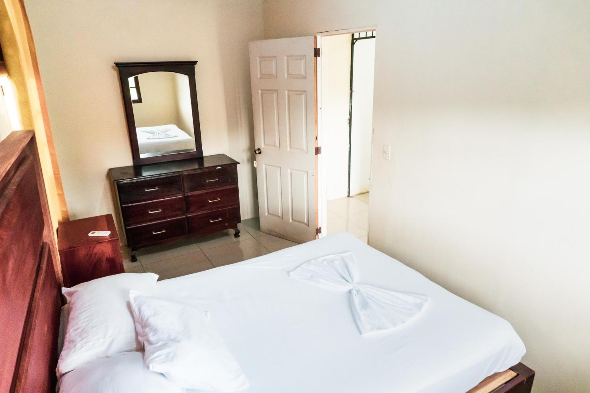 מויוגאלפה Hostal Eden מראה חיצוני תמונה