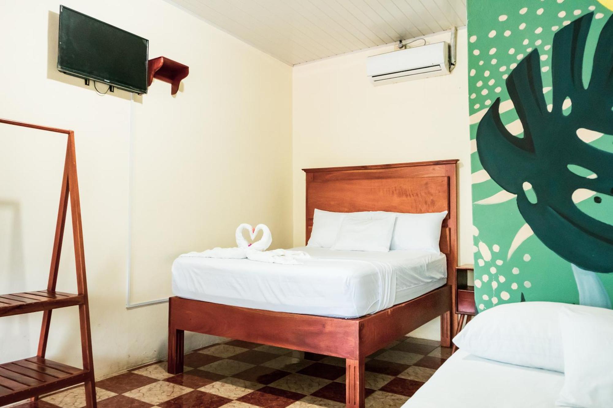 מויוגאלפה Hostal Eden מראה חיצוני תמונה