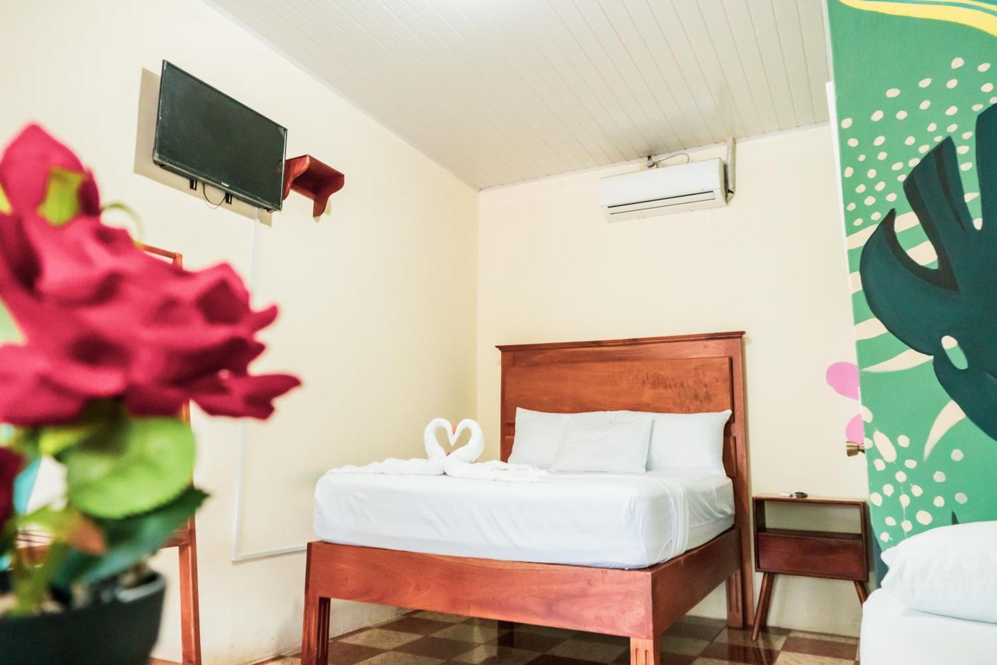 מויוגאלפה Hostal Eden מראה חיצוני תמונה