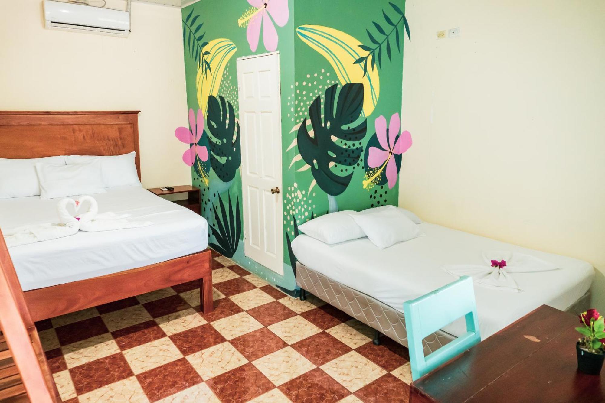 מויוגאלפה Hostal Eden מראה חיצוני תמונה