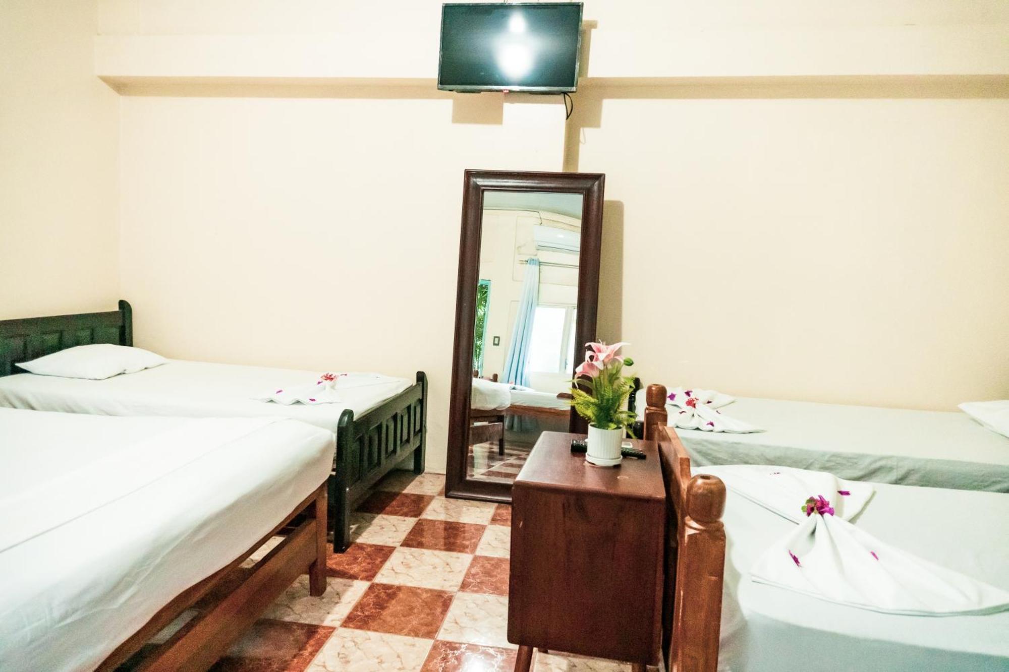 מויוגאלפה Hostal Eden מראה חיצוני תמונה