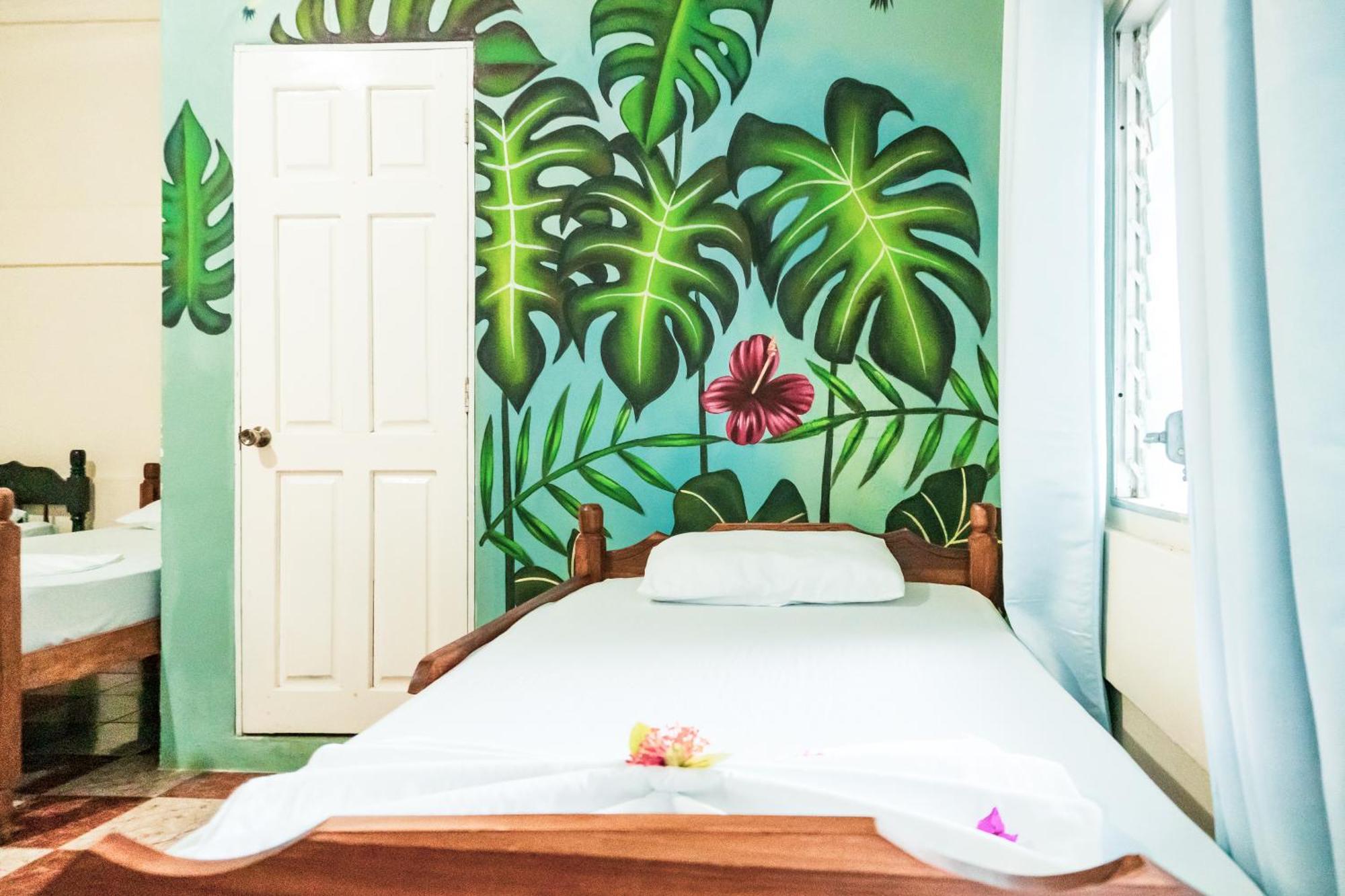 מויוגאלפה Hostal Eden מראה חיצוני תמונה