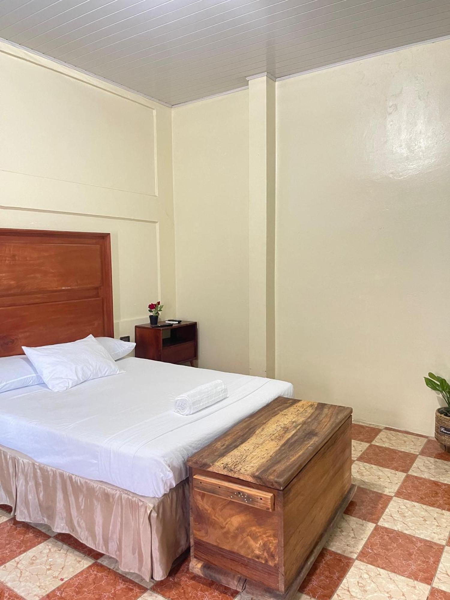 מויוגאלפה Hostal Eden מראה חיצוני תמונה