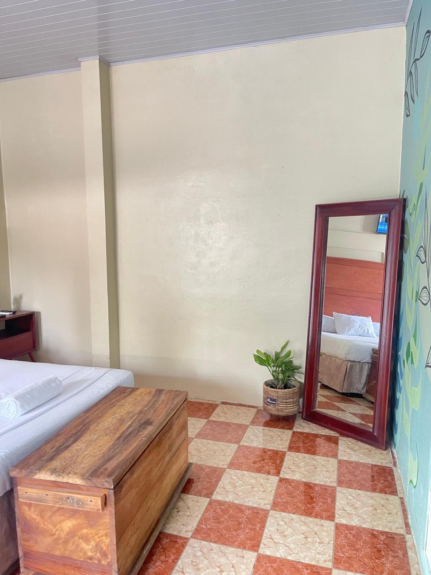 מויוגאלפה Hostal Eden מראה חיצוני תמונה