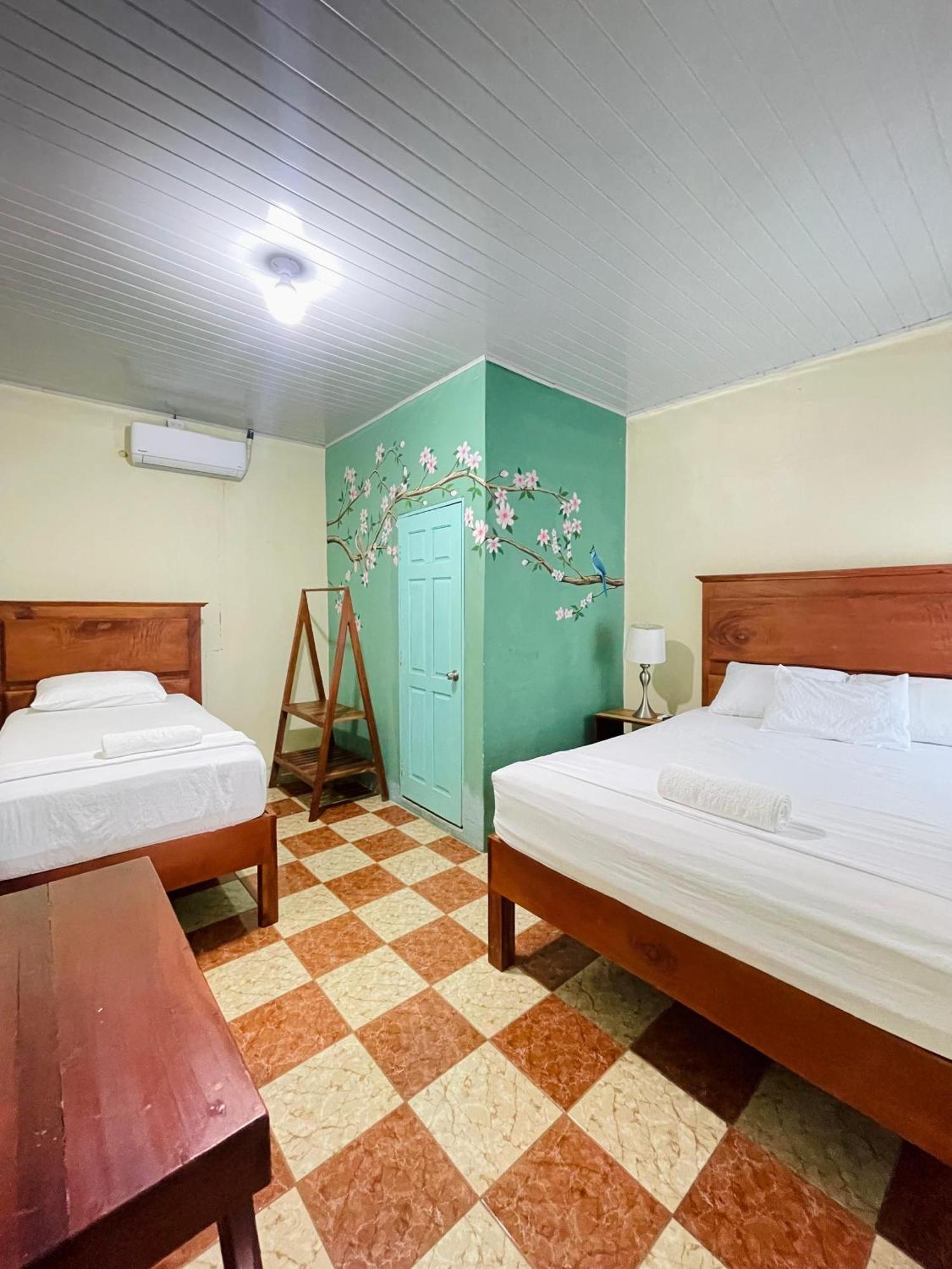 מויוגאלפה Hostal Eden מראה חיצוני תמונה